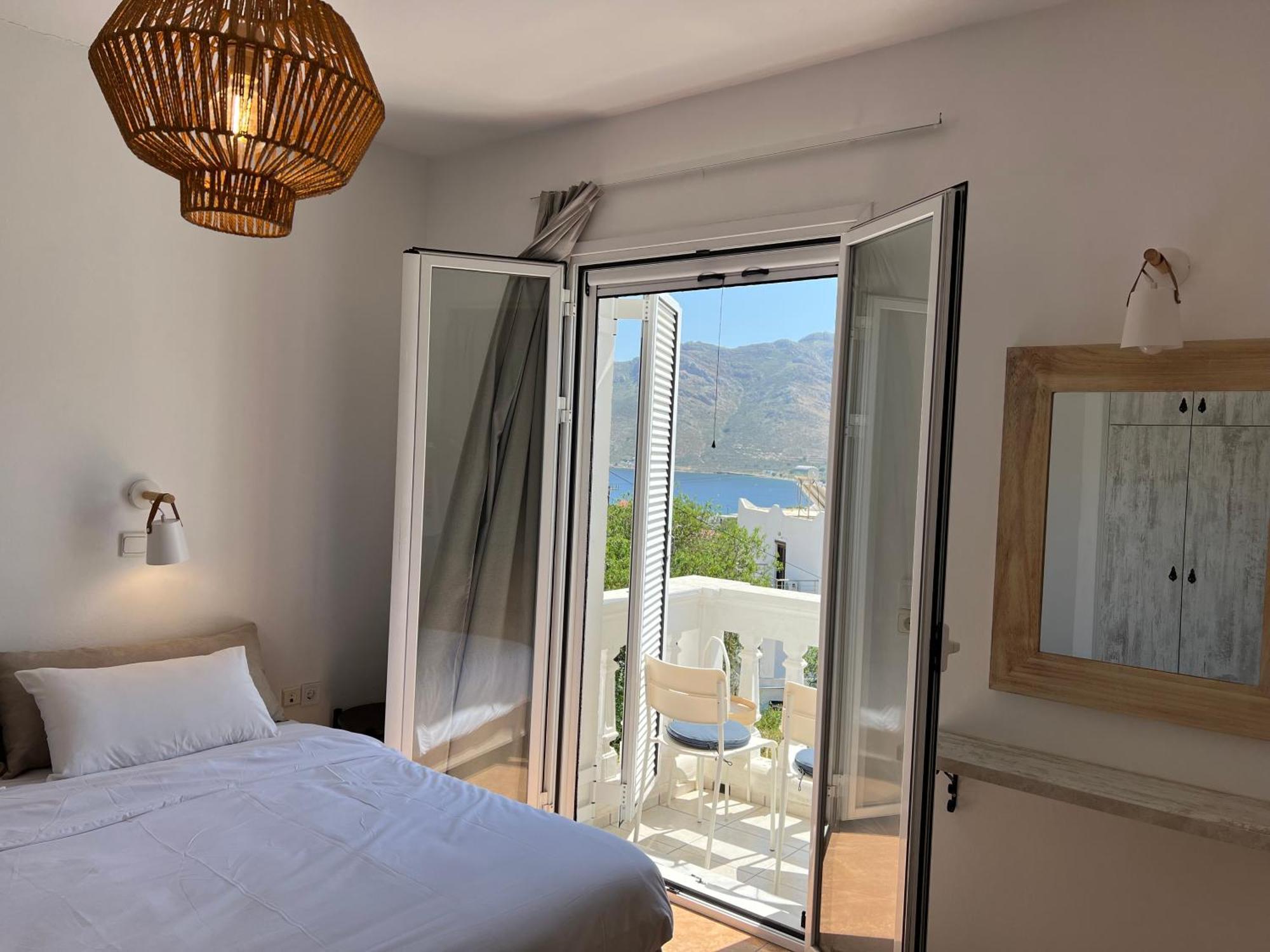 Nikos Studios Ливадия Экстерьер фото