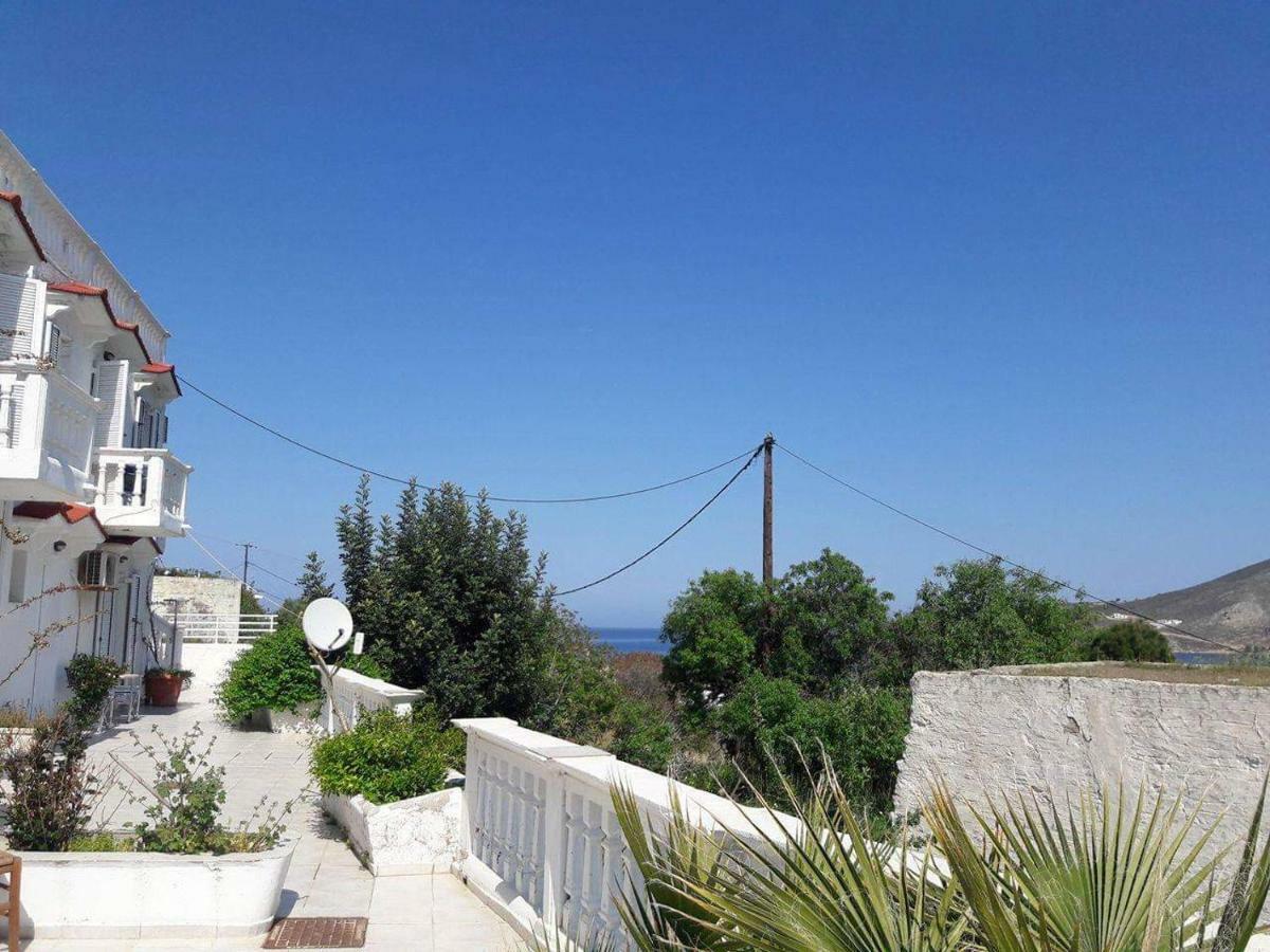 Nikos Studios Ливадия Экстерьер фото